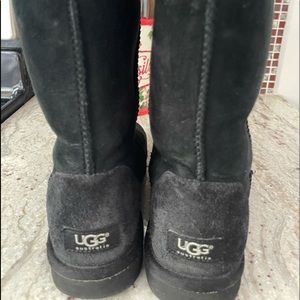 Uggs Classic Black Short Boot